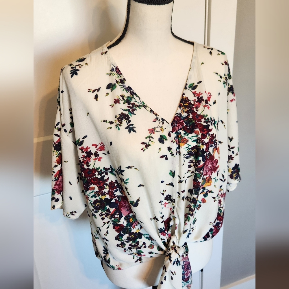 Floral Tie-Front V-Neck Top - Cream